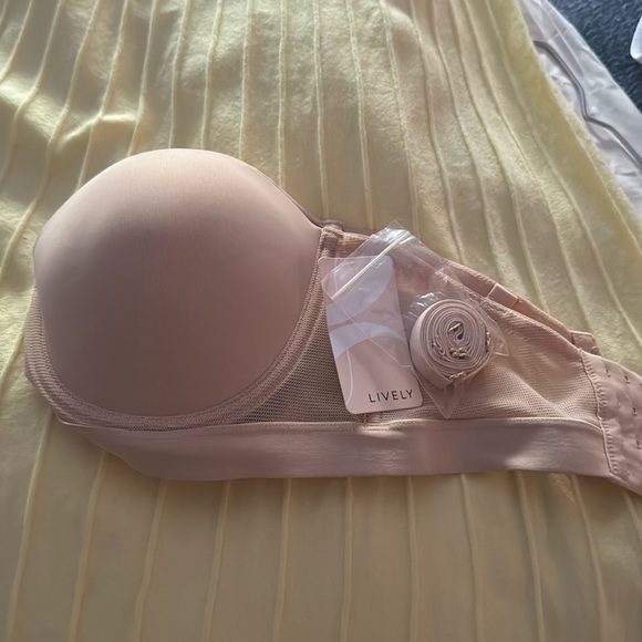 34DD nwt - Picture 1 of 3